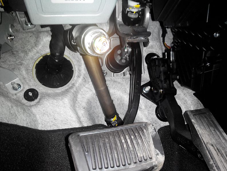 Блокиратор рулевого вала Перехват-Универсал установленный на автомобиле Kia Soul 2008-2014