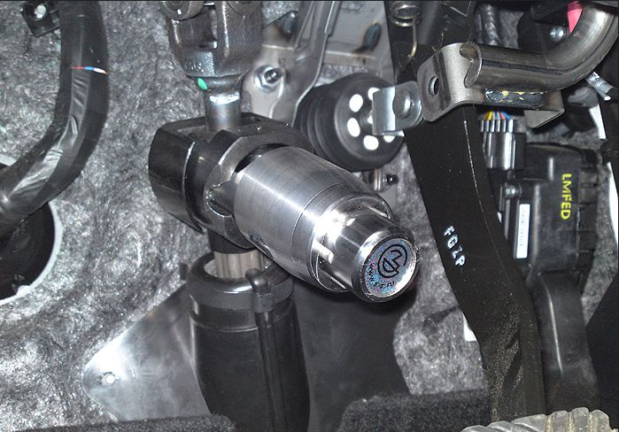 Блокиратор рулевого вала Перехват-Универсал установленный на автомобиле Kia Sportage III 2010-2016