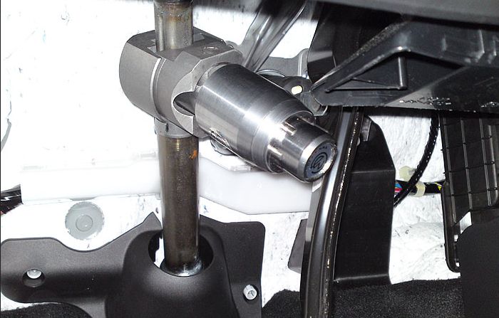 Блокиратор рулевого вала Перехват-Универсал установленный на автомобиле Mazda CX-5 AKPP 2012-