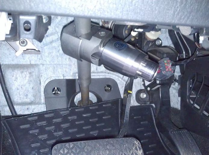 Блокиратор рулевого вала Перехват-Универсал установленный на автомобиле Mazda CX-9 2007-2015