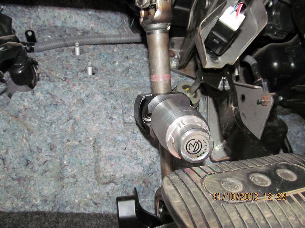 Блокиратор рулевого вала Перехват-Универсал установленный на автомобиле Nissan Tiida I 2007-2014