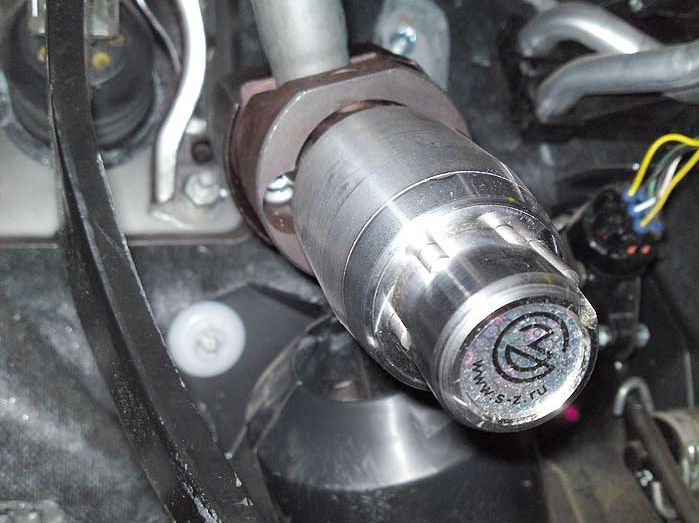Блокиратор рулевого вала Перехват-Универсал установленный на автомобиле Toyota Avensis 2003-2009