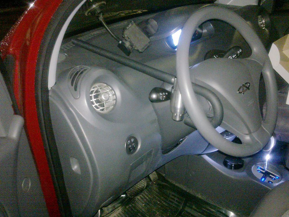 Блокиратор руля Питон установленный на автомобиле Chery indiS AKPP 2011-