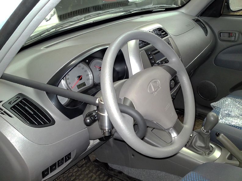 Блокиратор руля Питон установленный на автомобиле Chery Tigo 5 2014-