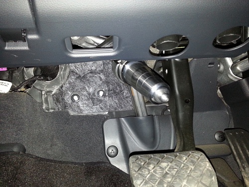 Блокиратор рулевого вала Заслон установленный на автомобиле Audi Q3 2011-