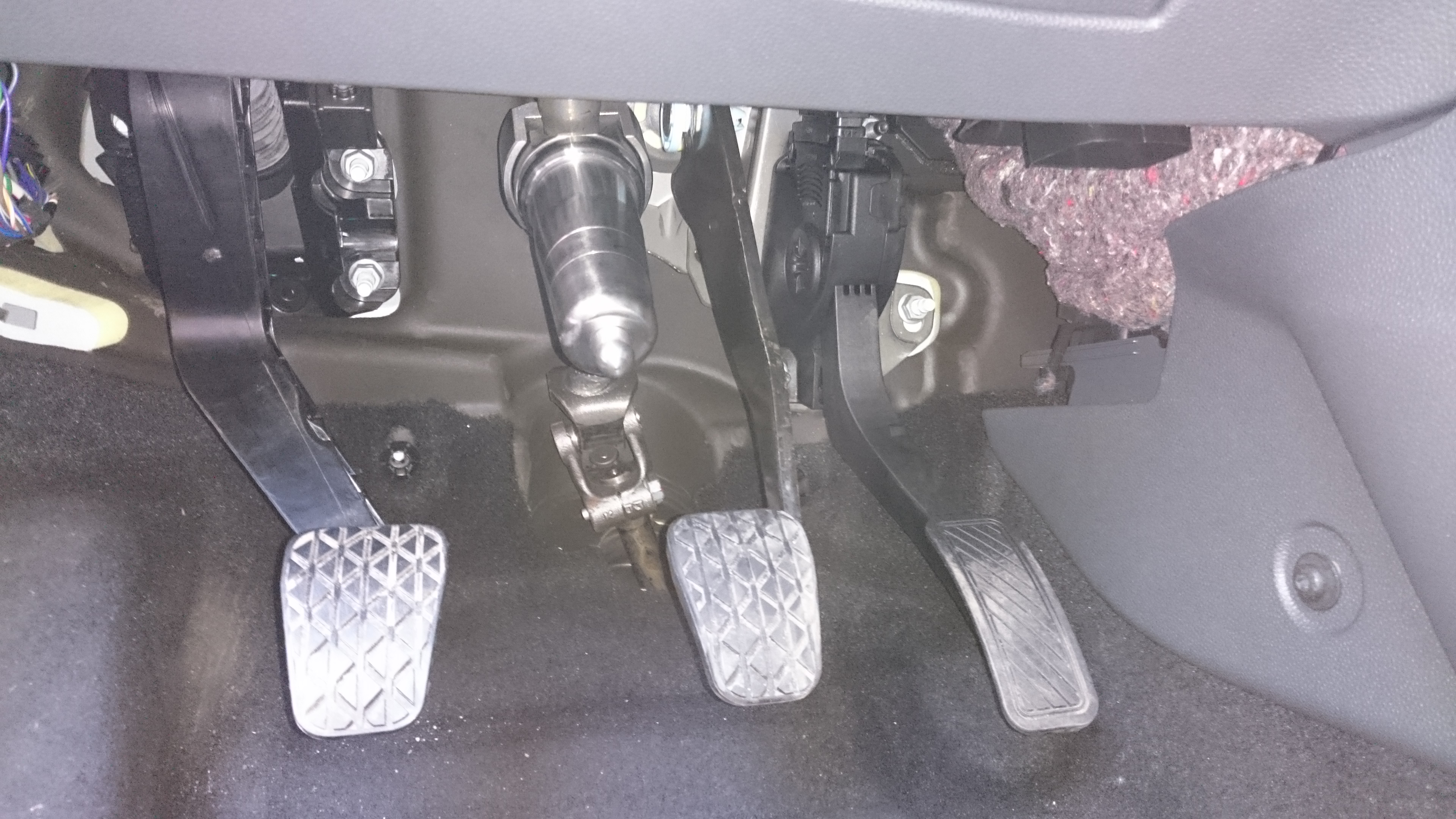 Блокиратор рулевого вала Заслон установленный на автомобиле Ford EcoSport AKPP 2014-