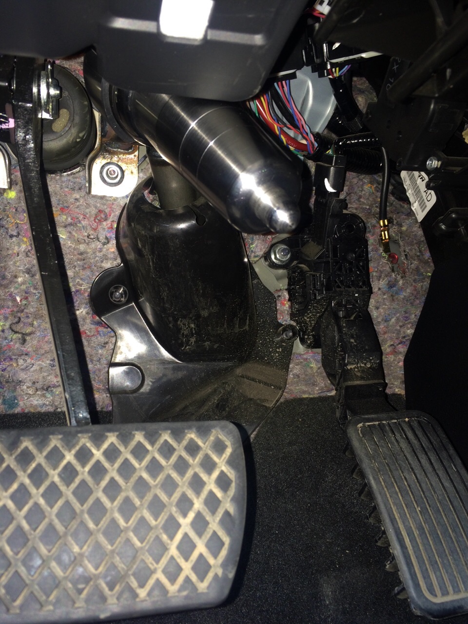 Блокиратор рулевого вала Заслон установленный на автомобиле Honda Accord 2013-2015