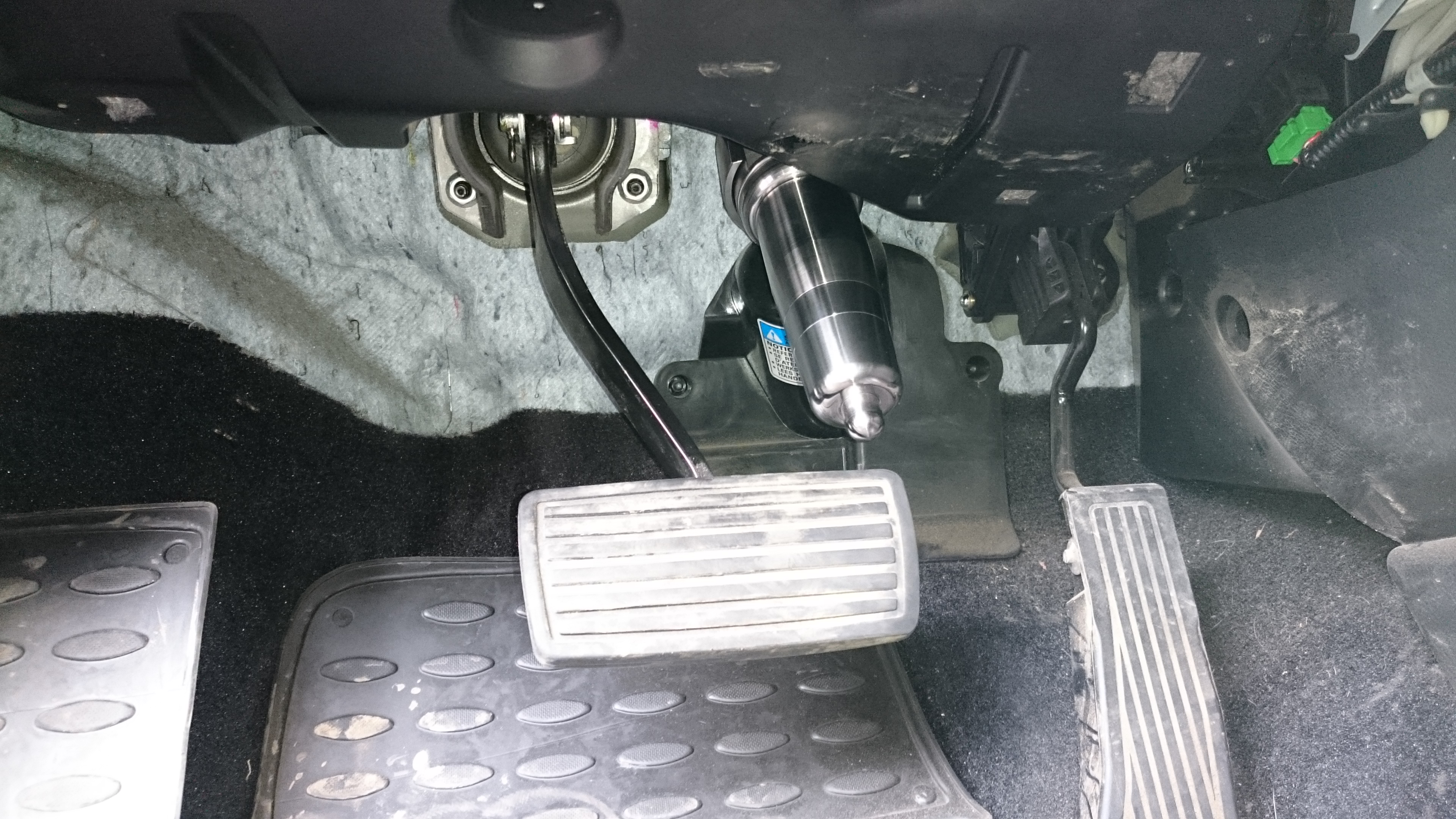 Блокиратор рулевого вала Заслон установленный на автомобиле Honda Civic 2012-2015