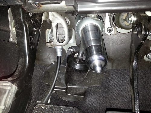 Блокиратор рулевого вала Заслон установленный на автомобиле Honda Freed Spike