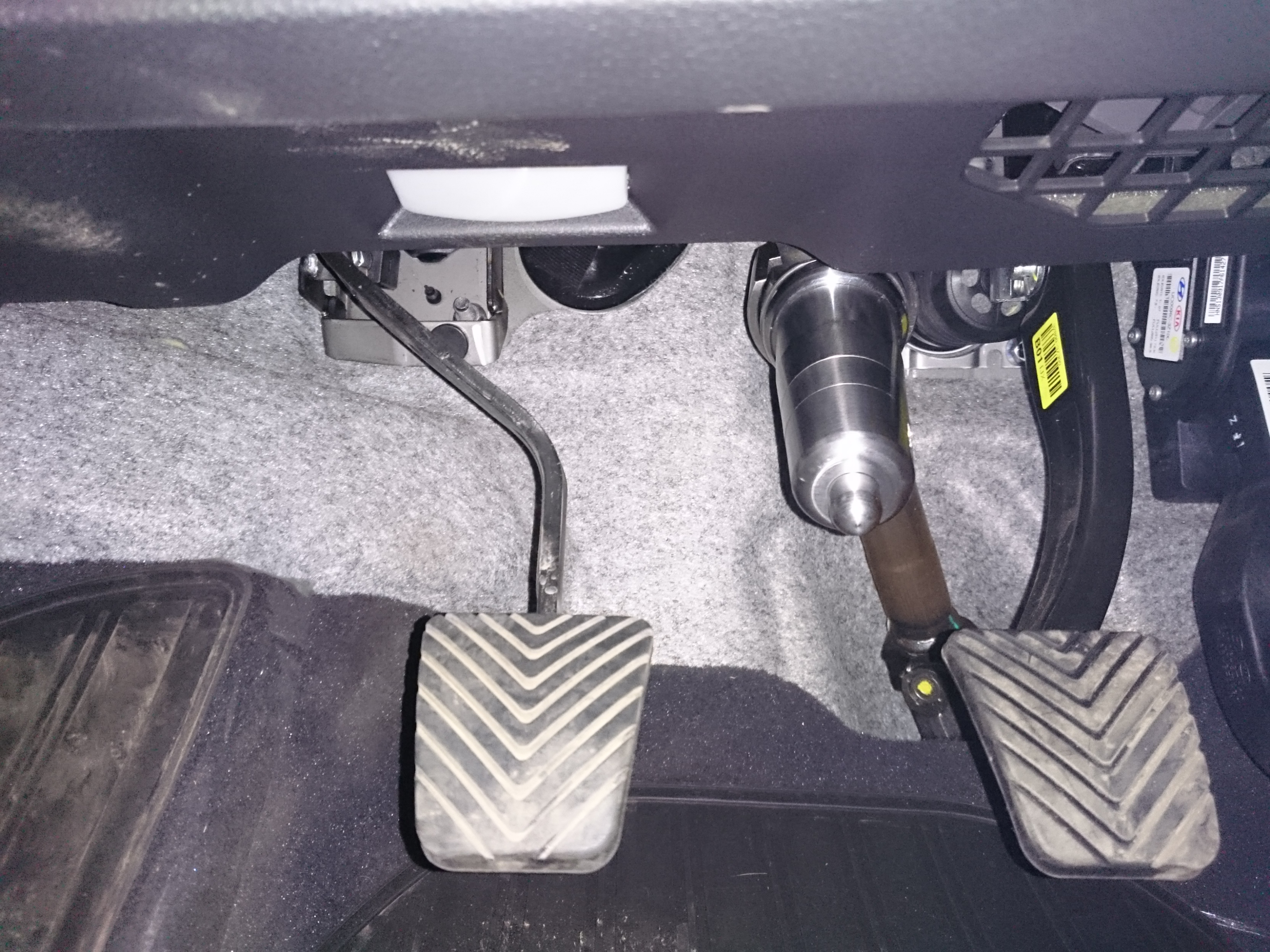 Блокиратор рулевого вала Заслон установленный на автомобиле Hyundai i40 2012-