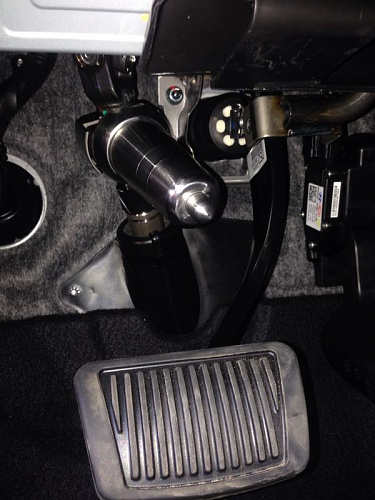 Блокиратор рулевого вала Заслон установленный на автомобиле Hyundai ix35 2009-2013