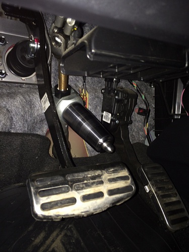 Блокиратор рулевого вала Заслон установленный на автомобиле Kia Cerato 2013-
