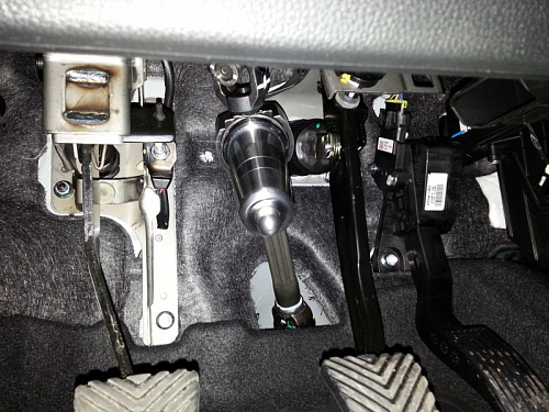 Блокиратор рулевого вала Заслон установленный на автомобиле Kia Rio III 2015-