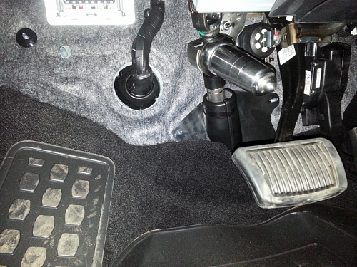Блокиратор рулевого вала Заслон установленный на автомобиле Kia Sportage III 2010-2016