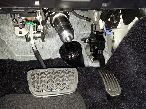 Блокиратор рулевого вала Заслон установленный на автомобиле Lexus ES200 2015-