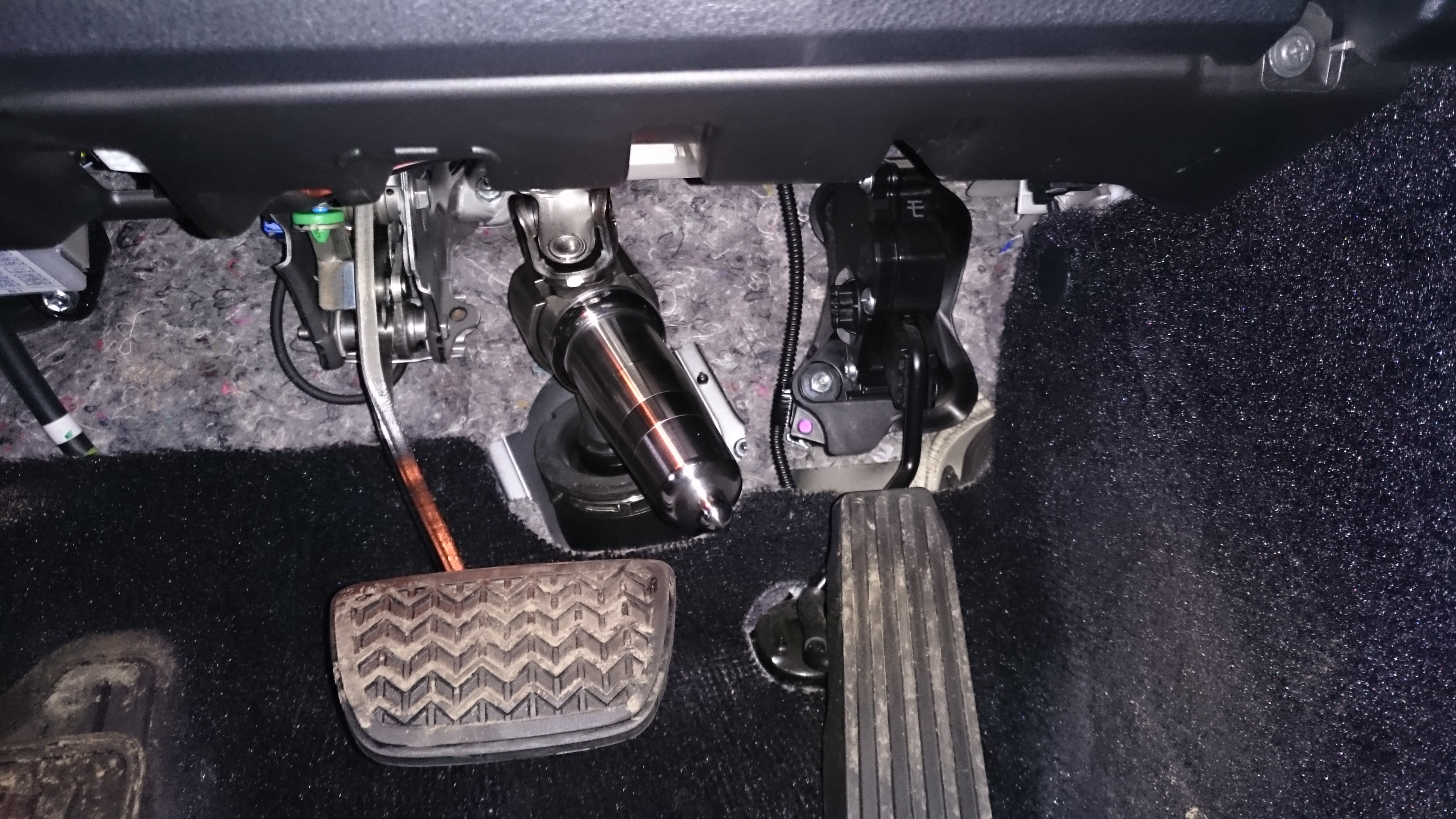 Блокиратор рулевого вала Заслон установленный на автомобиле Lexus IS