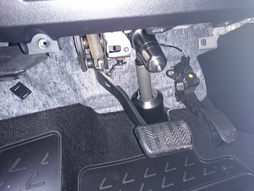 Блокиратор рулевого вала Заслон установленный на автомобиле Lexus NX200 2014-