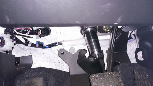 Блокиратор рулевого вала Заслон установленный на автомобиле Mazda 3 2013-