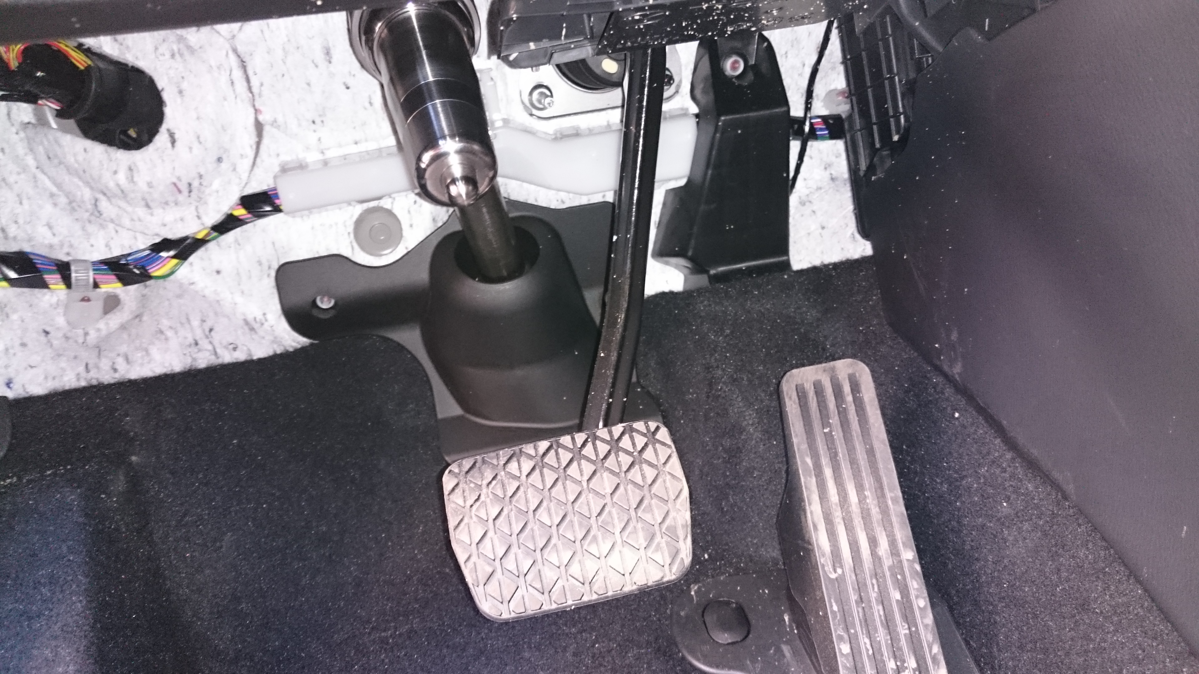 Блокиратор рулевого вала Заслон установленный на автомобиле Mazda CX-5 AKPP 2012-