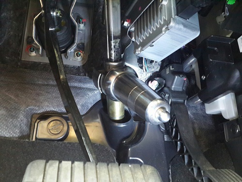 Блокиратор рулевого вала Заслон установленный на автомобиле Mitsubishi Outlander III 2014-2016