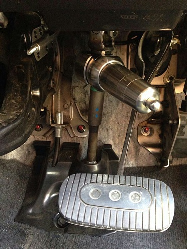 Блокиратор рулевого вала Заслон установленный на автомобиле Nissan Note I 2006-2011