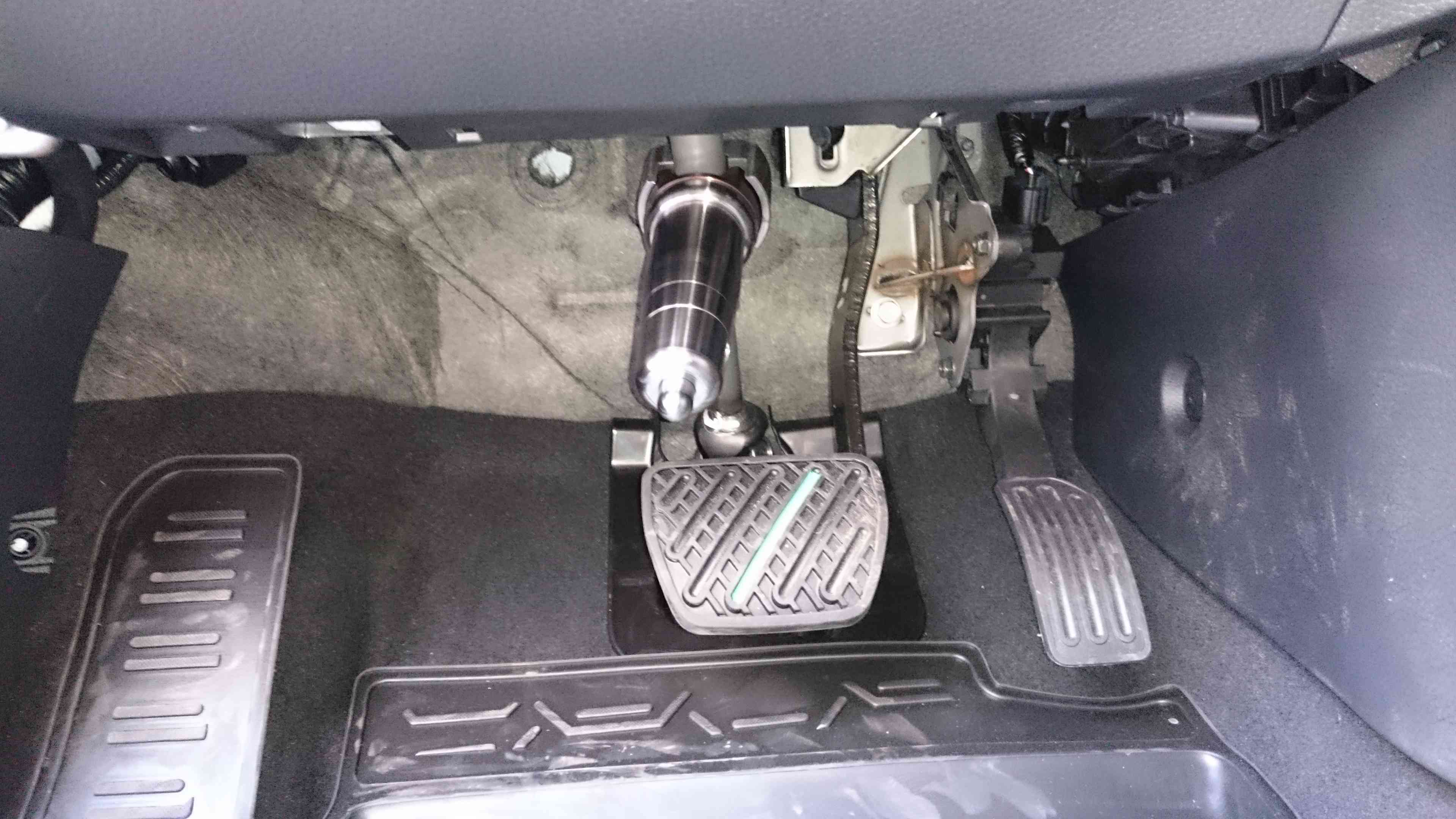 Блокиратор рулевого вала Заслон установленный на автомобиле Nissan Sentra 2014-