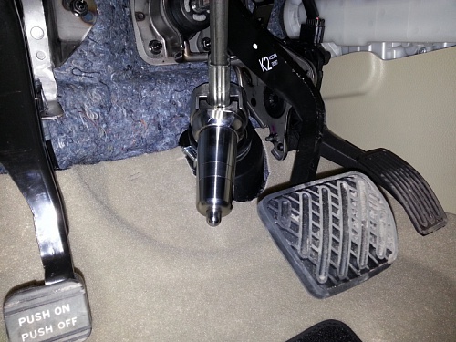 Блокиратор рулевого вала Заслон установленный на автомобиле Nissan Teana III 2014-