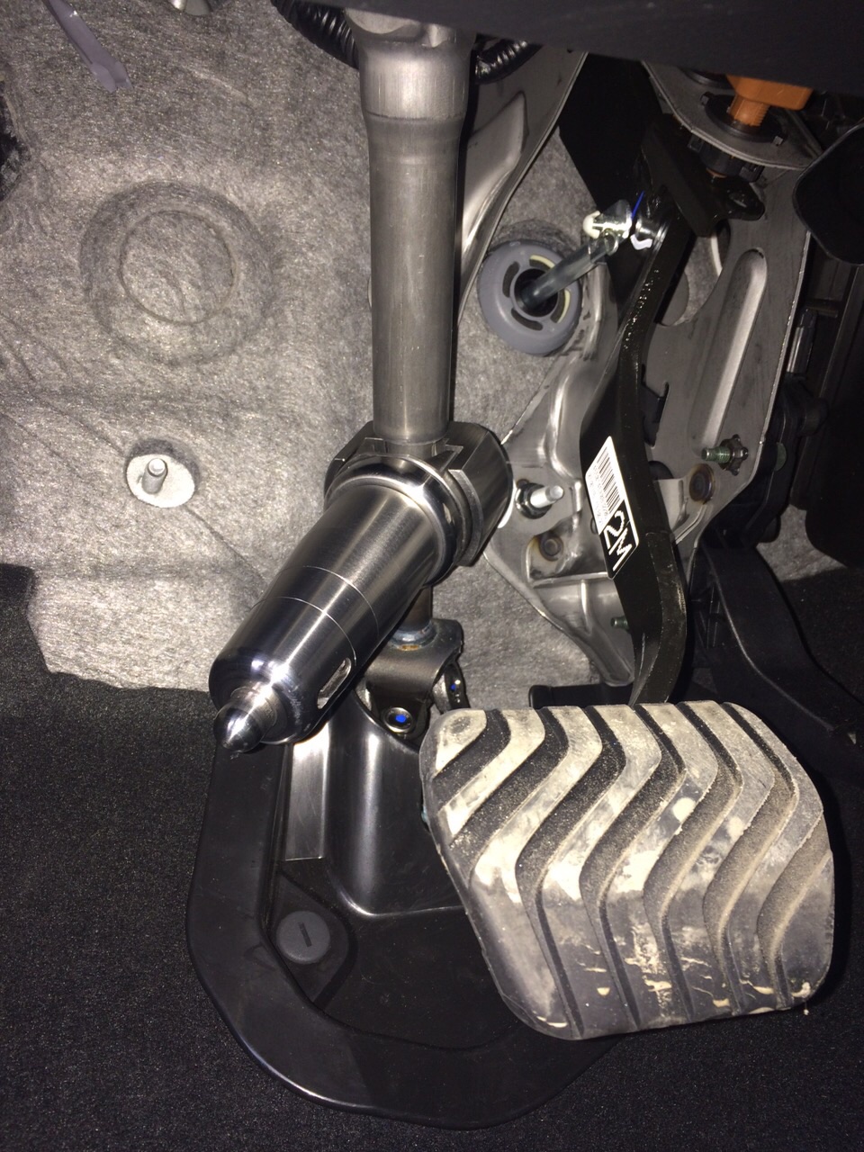 Блокиратор рулевого вала Заслон установленный на автомобиле Nissan X-Trail T32 2013-