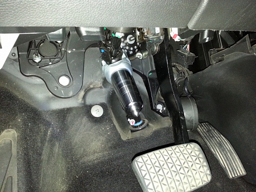 Блокиратор рулевого вала Заслон установленный на автомобиле Opel Astra J 2009-2015