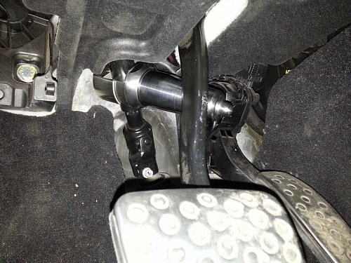 Блокиратор рулевого вала Заслон установленный на автомобиле Opel Insignia 2009-2013