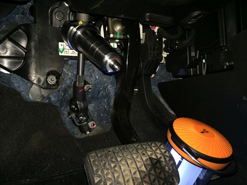 Блокиратор рулевого вала Заслон установленный на автомобиле Opel Mokka
