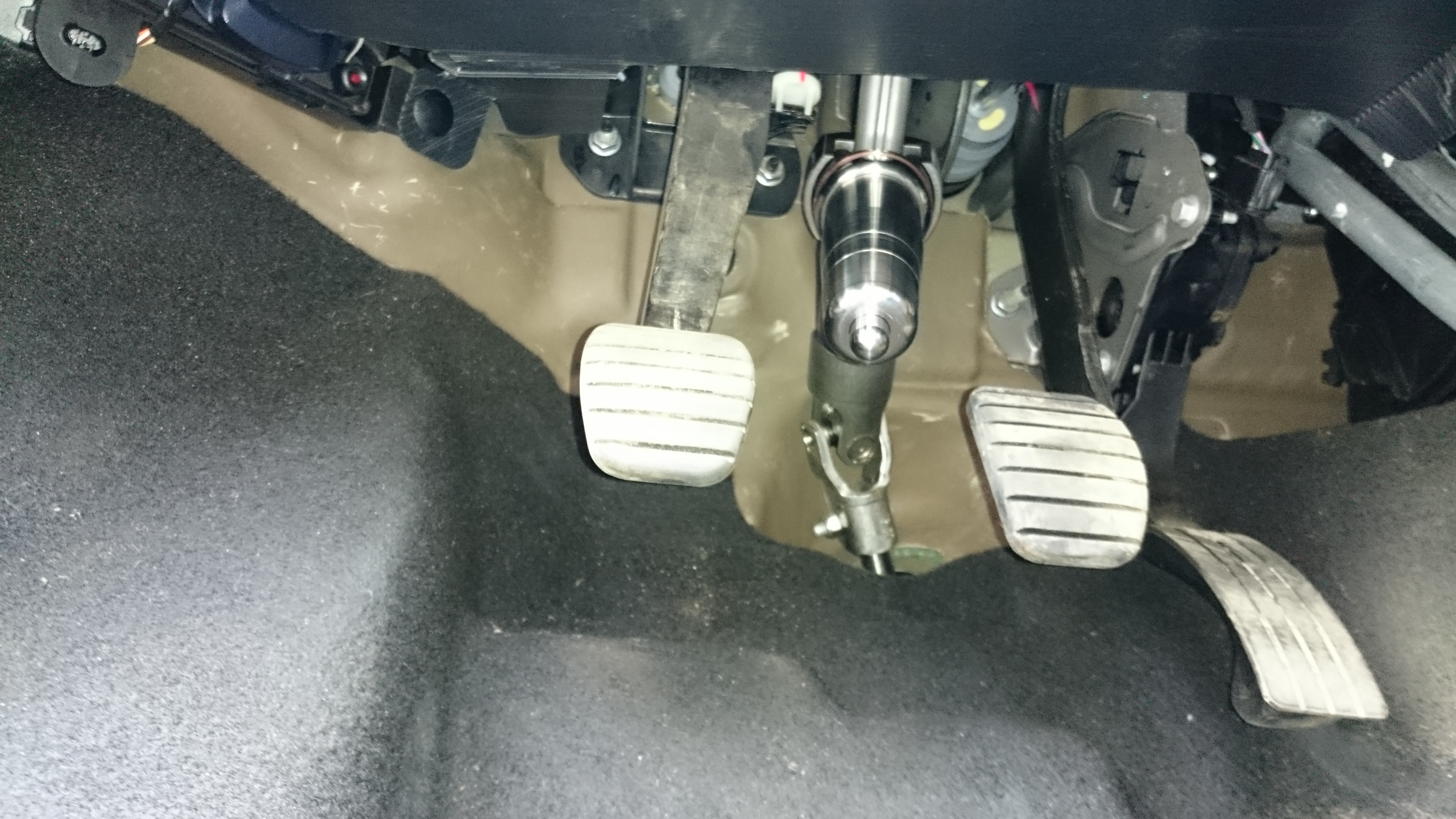 Блокиратор рулевого вала Заслон установленный на автомобиле Renault Duster 2015-