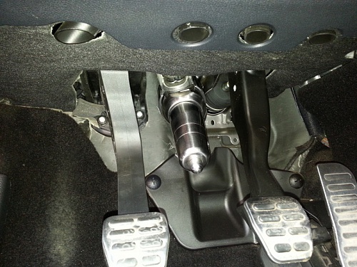Блокиратор рулевого вала Заслон установленный на автомобиле Skoda Octavia A4 1996-2010