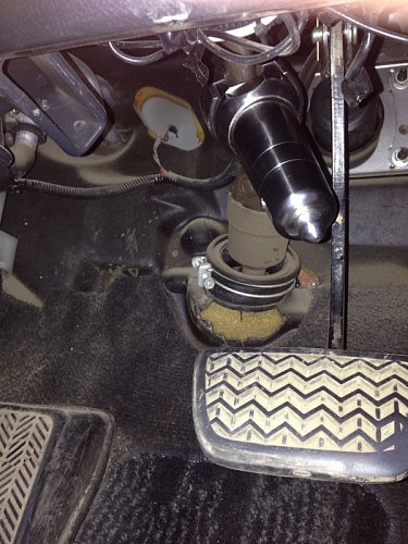 Блокиратор рулевого вала Заслон установленный на автомобиле Toyota Ateza