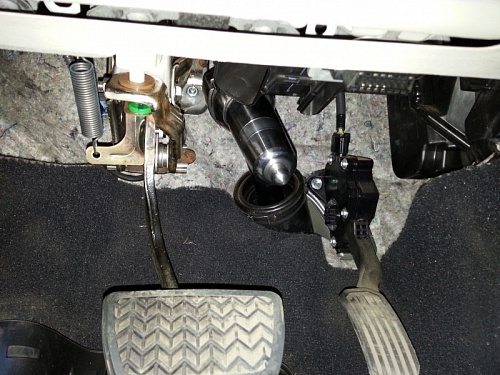 Блокиратор рулевого вала Заслон установленный на автомобиле Toyota Venza 2008-