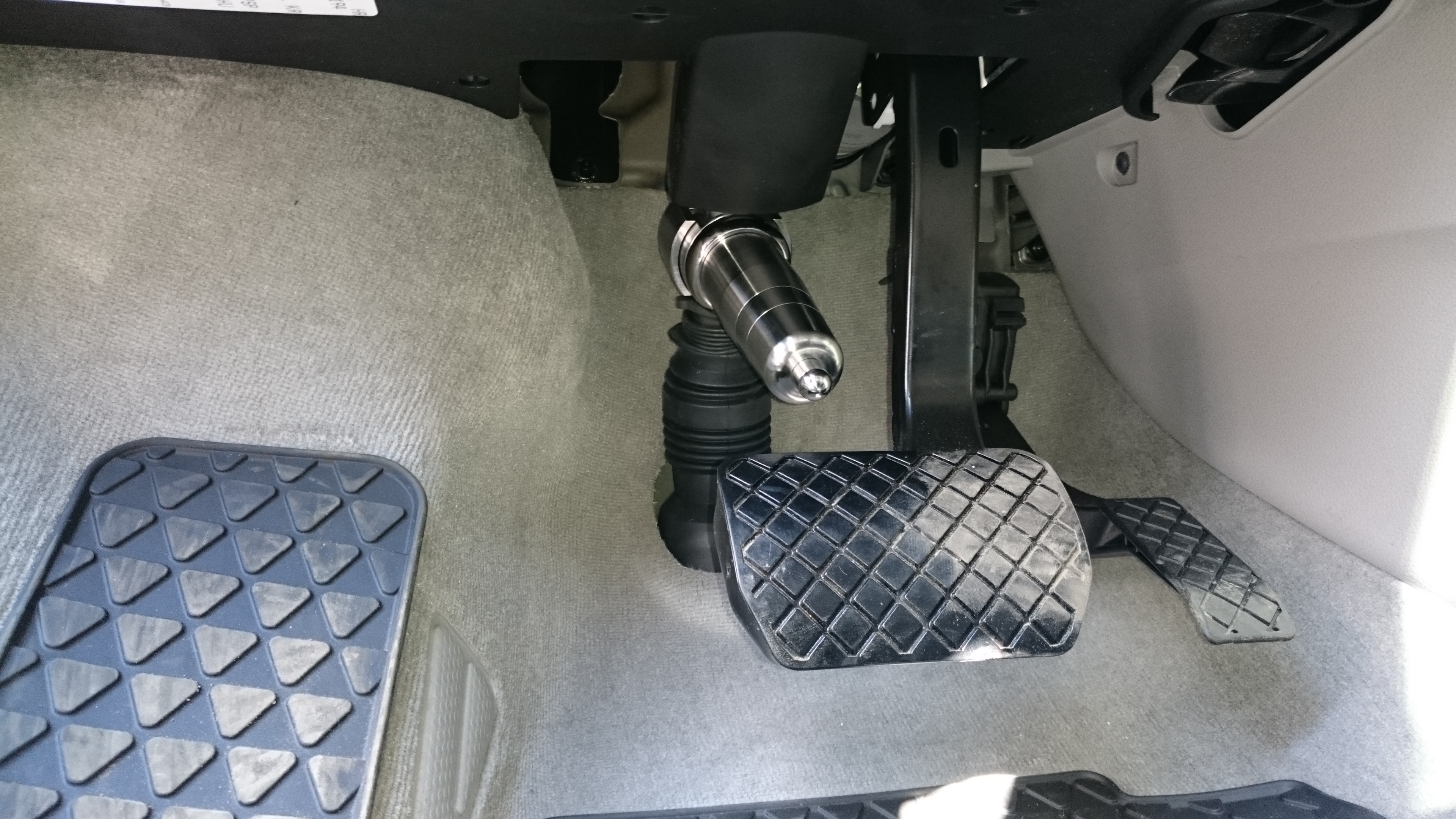 Блокиратор рулевого вала Заслон установленный на автомобиле Volkswagen Multivan T6 AKPP