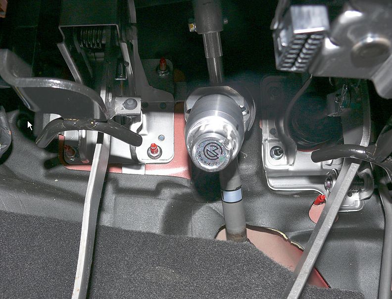 Блокиратор рулевого вала Перехват-Универсал установленный на автомобиле Chevrolet Aveo 2002-2011