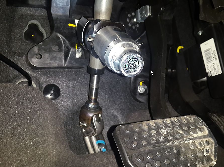 Блокиратор рулевого вала Перехват-Универсал установленный на автомобиле Chevrolet Spark AKPP 2010-2015
