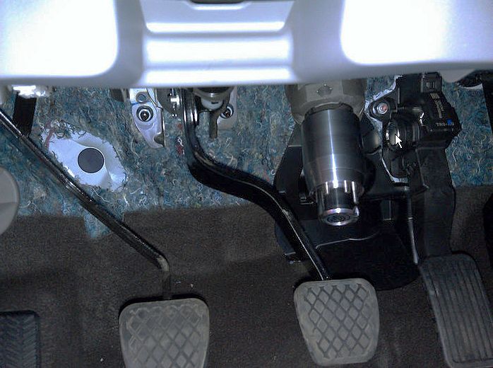 Блокиратор рулевого вала Перехват-Универсал установленный на автомобиле Honda Civic 2012-2015