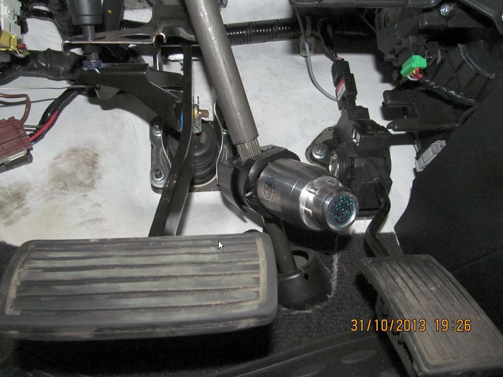 Блокиратор рулевого вала Перехват-Универсал установленный на автомобиле Honda Pilot 2011-2015