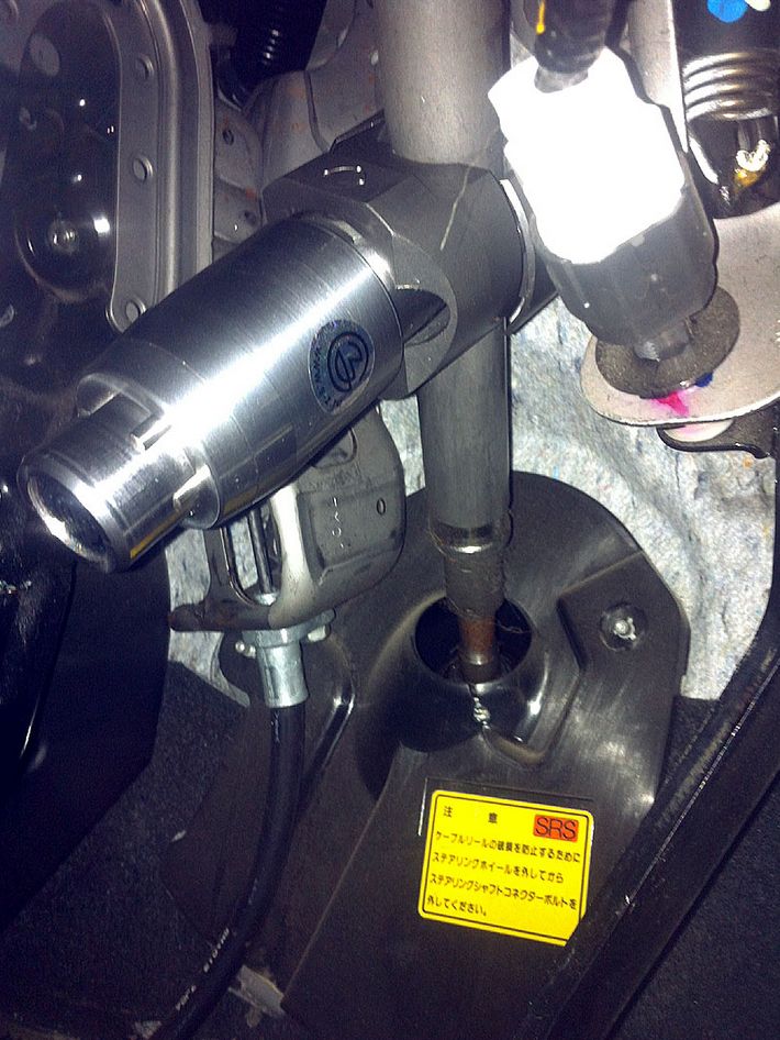 Блокиратор рулевого вала Перехват-Универсал установленный на автомобиле Honda Stream