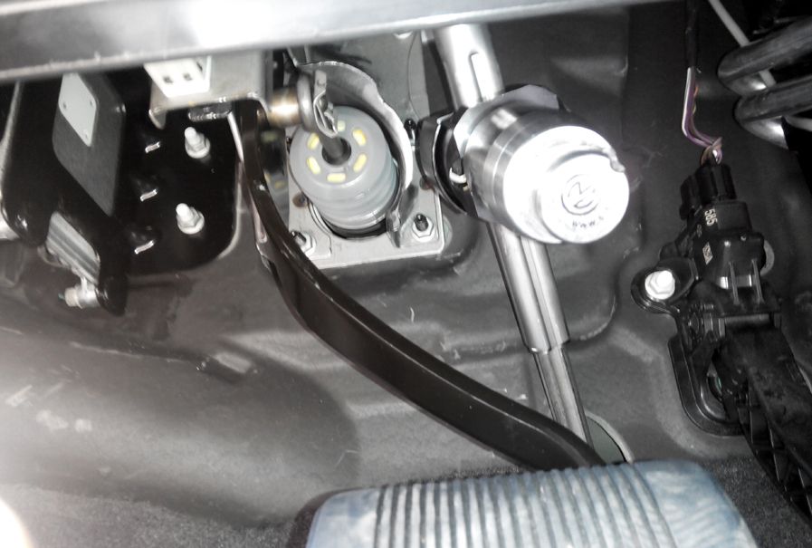 Блокиратор рулевого вала Перехват-Универсал установленный на автомобиле Jeep Compass 2011-2015
