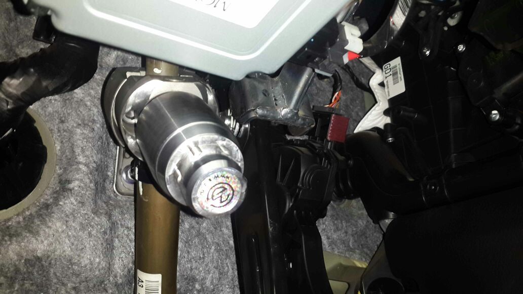 Блокиратор рулевого вала Перехват-Универсал установленный на автомобиле Kia Sorento III 2015-
