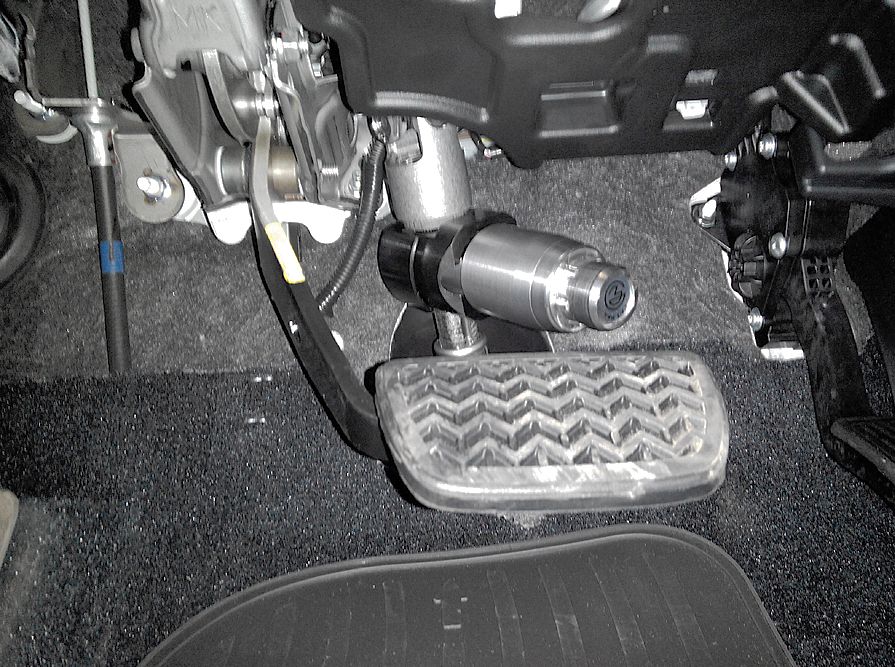Блокиратор рулевого вала Перехват-Универсал установленный на автомобиле Lexus GX460 2009-
