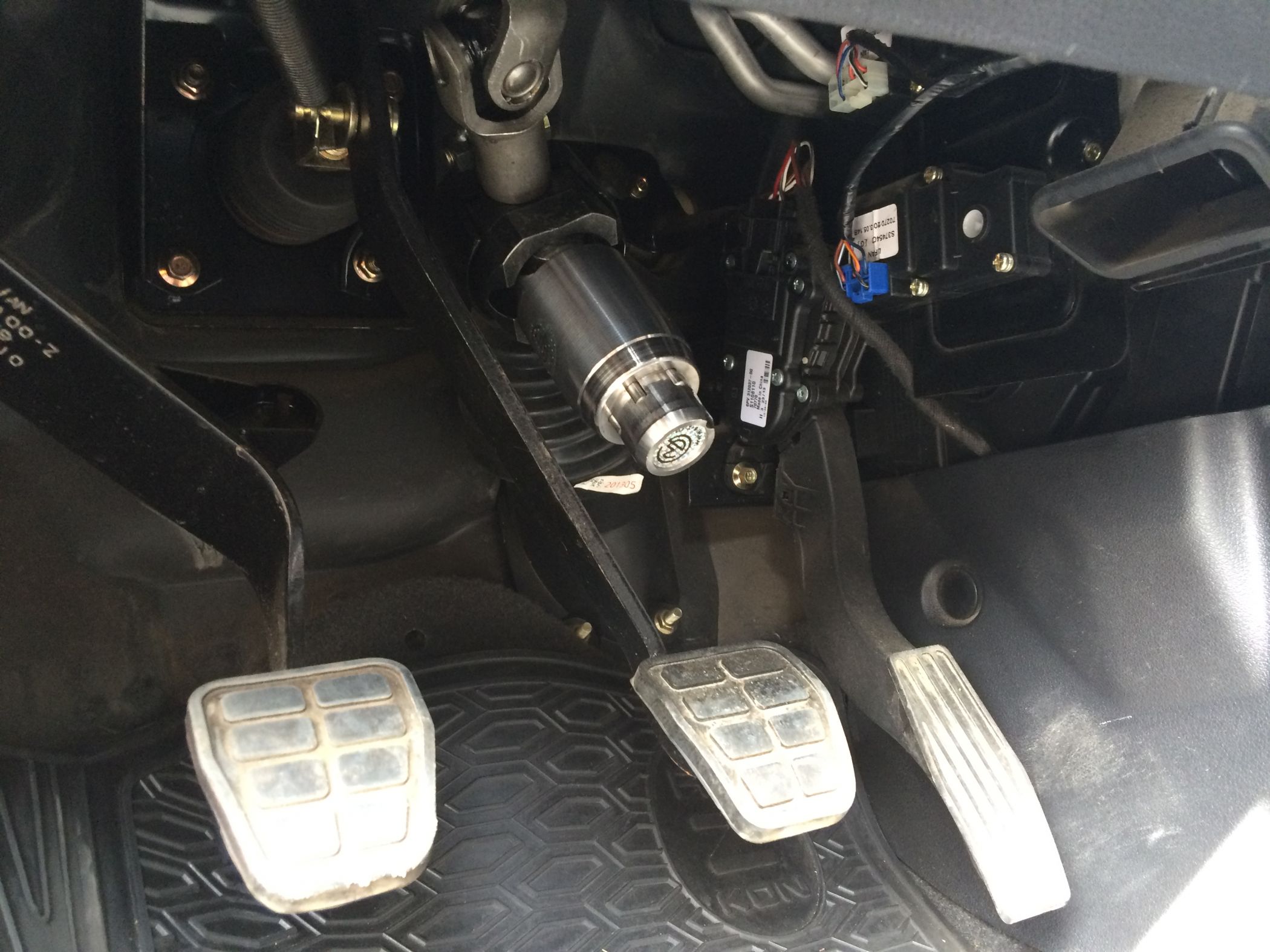 Блокиратор рулевого вала Перехват-Универсал установленный на автомобиле Lifan X60 2012-