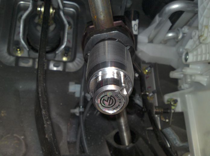 Блокиратор рулевого вала Перехват-Универсал установленный на автомобиле Mitsubishi Lancer IX 2003-2009
