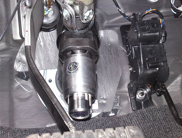 Блокиратор рулевого вала Перехват-Универсал установленный на автомобиле Mitsubishi Pajero Sport II 2008-