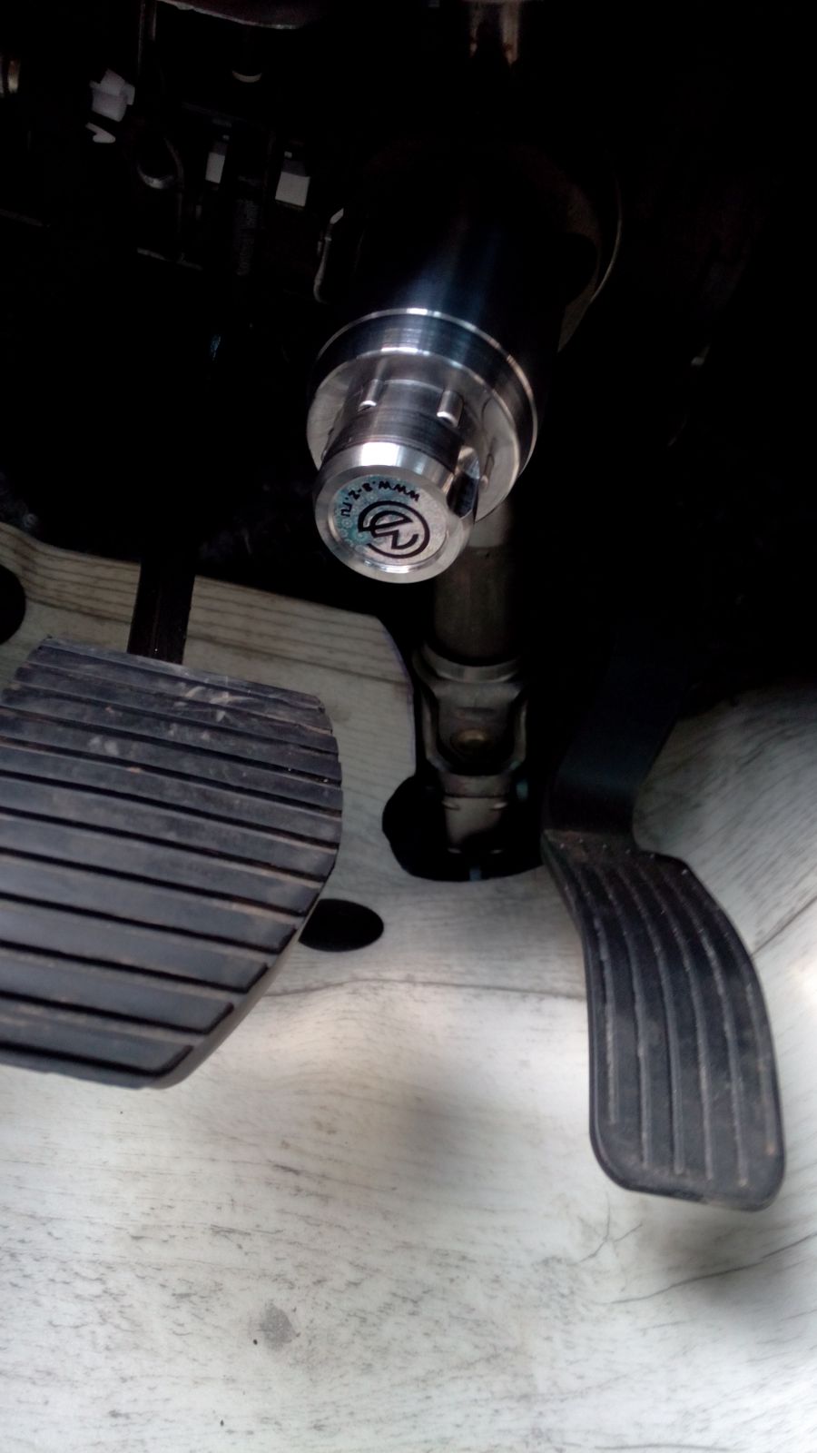 Блокиратор рулевого вала Перехват-Универсал установленный на автомобиле Peugeot 301