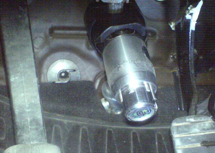 Блокиратор рулевого вала Перехват-Универсал установленный на автомобиле Renault Megane 2002-2009