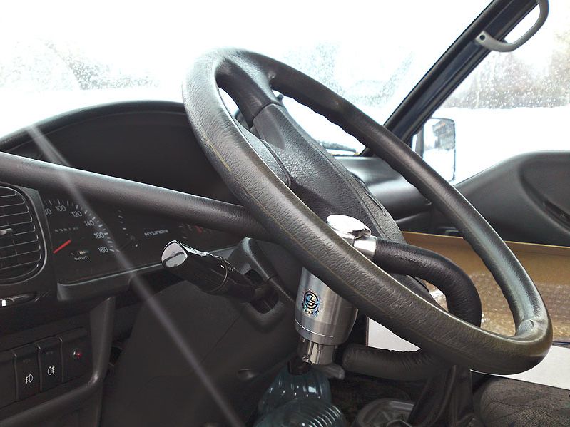 Блокиратор руля Питон установленный на автомобиле Hyundai Porter